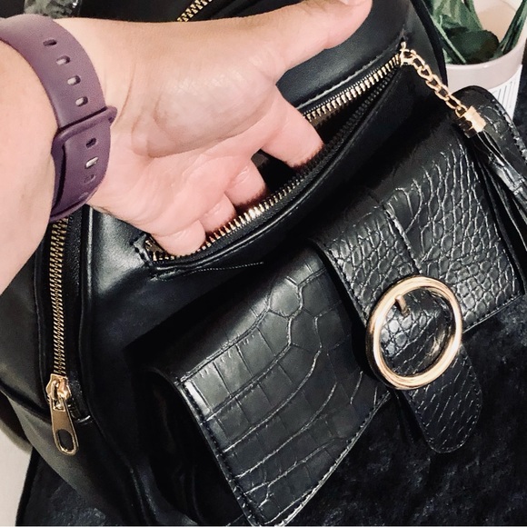 Vegan Leather Croc Backpack/Crossbody - NEW!! - Picture 5 of 7